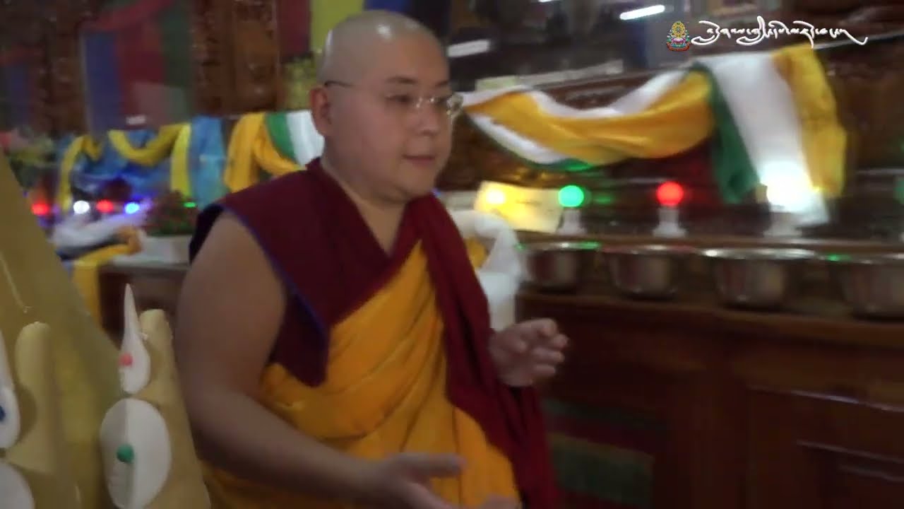 ༢༠༢༥/༢/༡ཉིན ༸སྐྱབས་རྗེ་ཡོངས་འཛིན་གླིང་རིན་པོ་ཆེ་གཙུག་ལག་ཁང་དུ་སྤོས་སྣེ་དང་བཅས་གདན་འདྲེན་བརྙན་ཕབ།