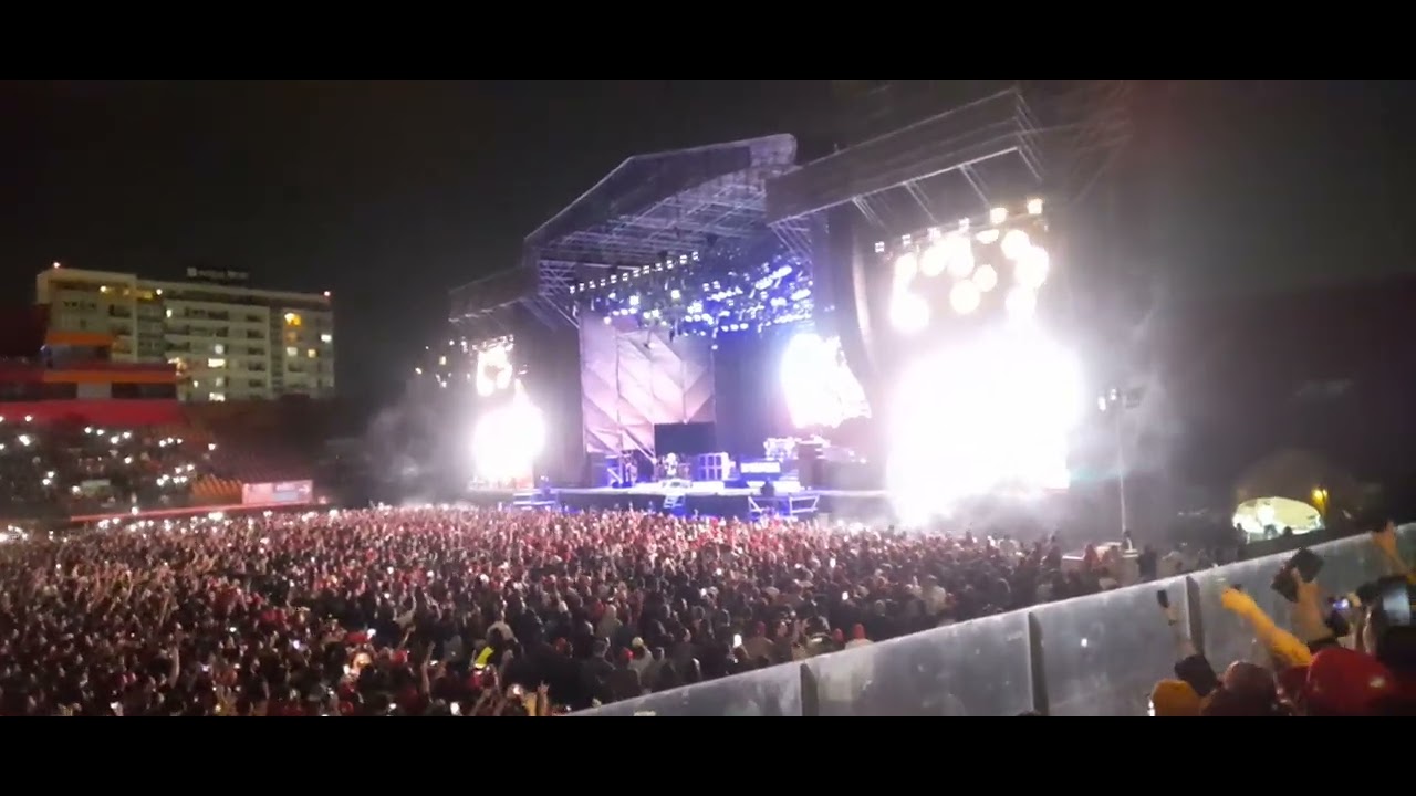 Limp Bizkit - Behind Blue Eyes