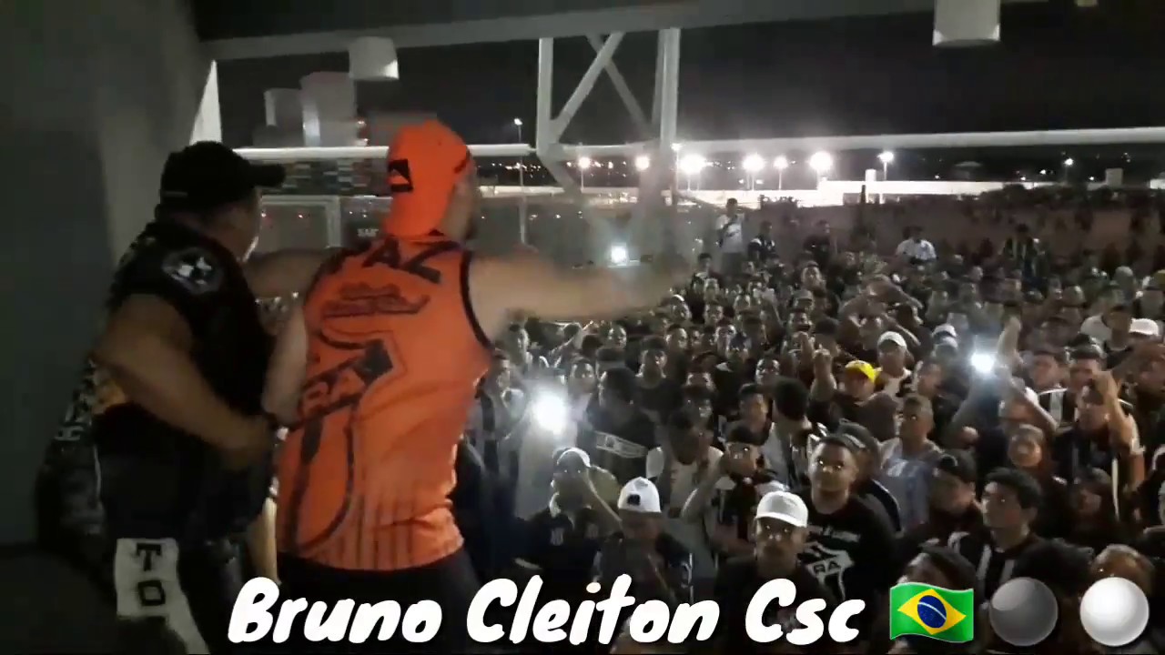 Aquecimento da torcida Cearamor antes do jogo contra Atlético-MG