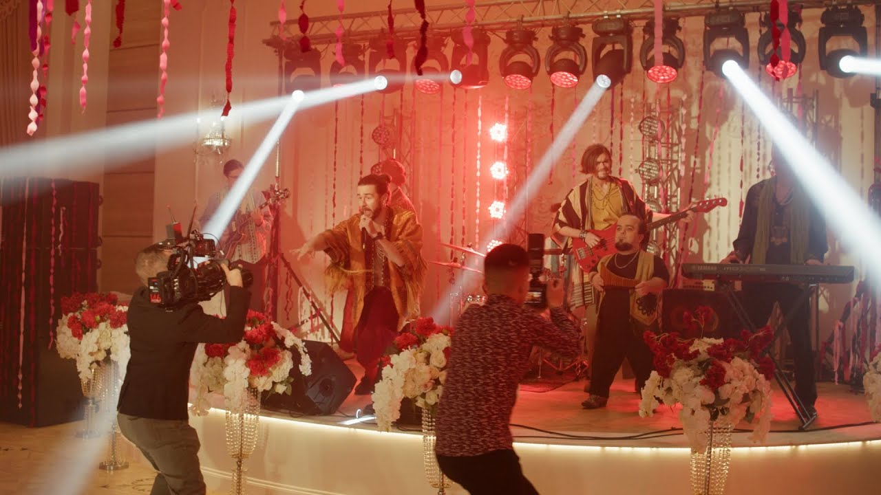 Revelion ca-n filme indiene | Pasha Parfeni – DORULE