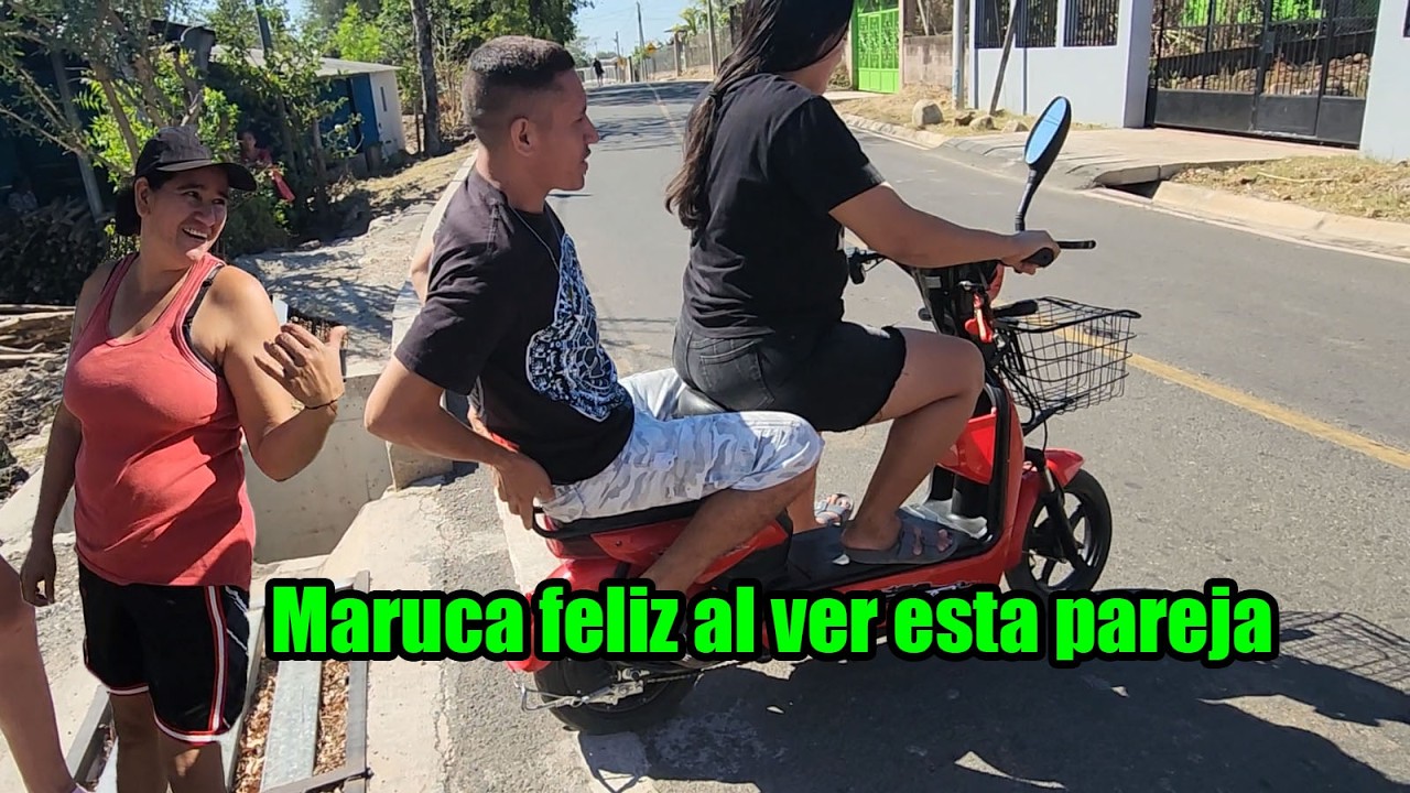Maruca se puso feliz al ver a su hija con un hombre😍Las chicas quieren experimentar con un viejito-1