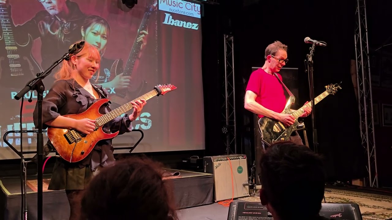 Paul Gilbert and Li-Sa-X - Guitar Clinic Ibanez - Live at the Crossroad