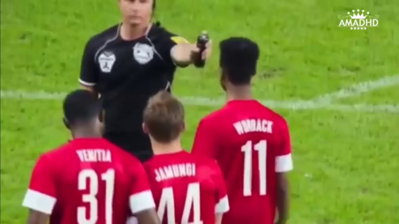 les moments dr&ocirc;les du football /100% rire -youtube
