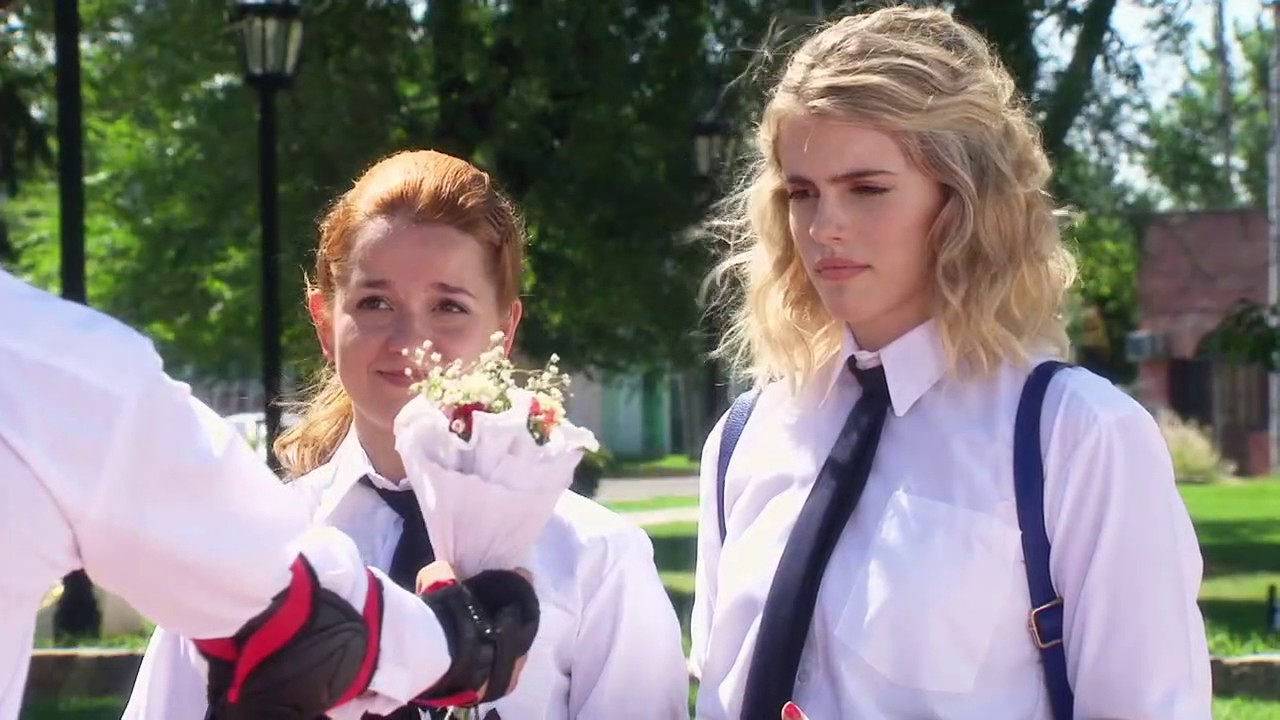 Soy Luna - Luna wacht in Skates auf / 