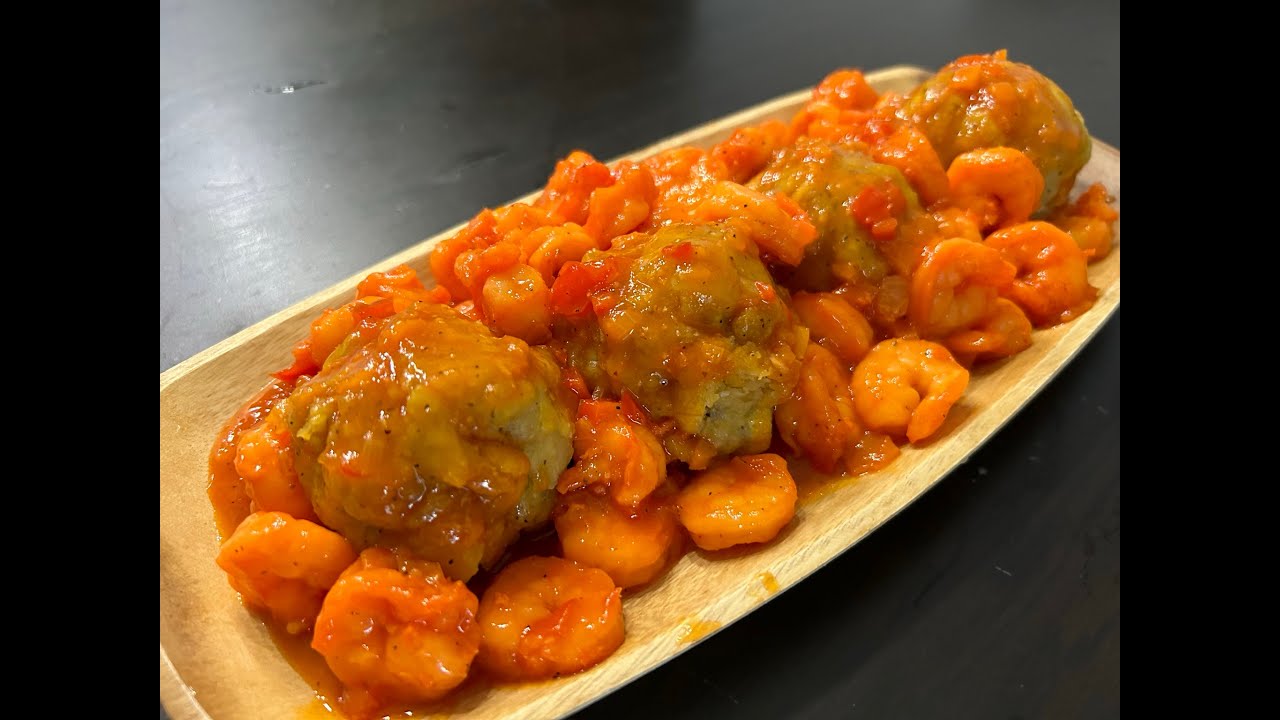 Bolas de Mofongo con Camarones Criollos