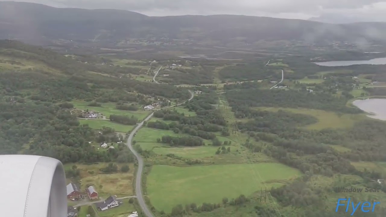 A wet and rainy landing in Evenes, the gateway to the Lofoten Islands - Discover Airlines A320