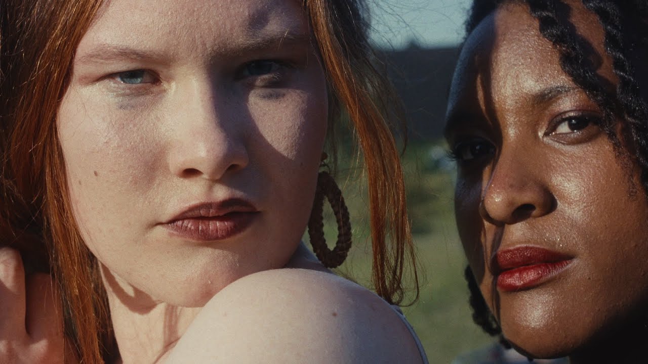 Binglebog - Kisses in Missionary  [Official Music Video]