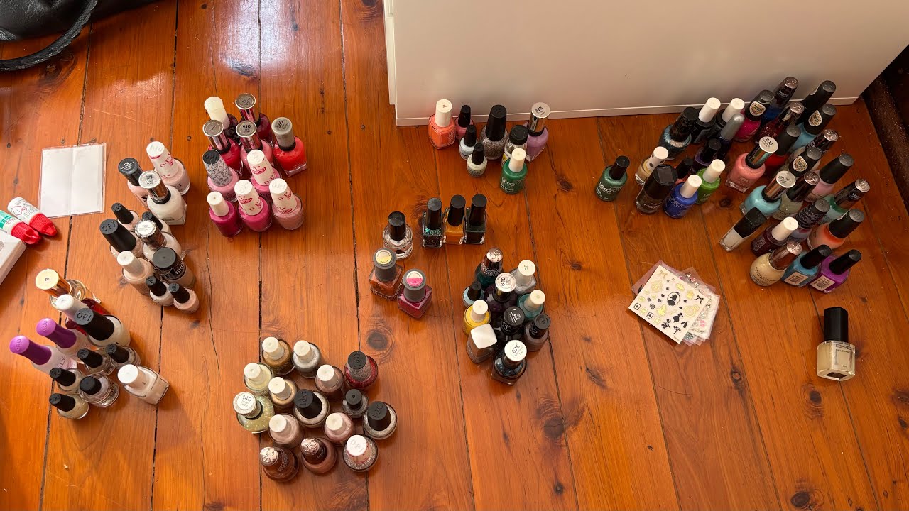 Decluttering my nail polish collection!!! Nail polish collection + purge + update!!! 💅💅💅