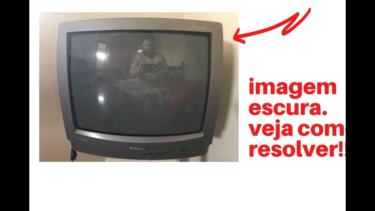 Tv Toshiba com a imagem escura