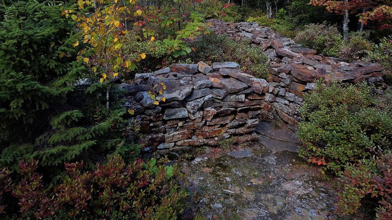 Bayer's Lake Mystery Walls