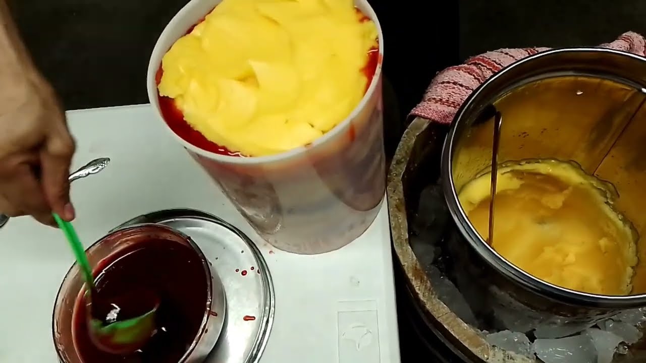 Nieve Artesanal Mango con Chamoy y Mangonadas .