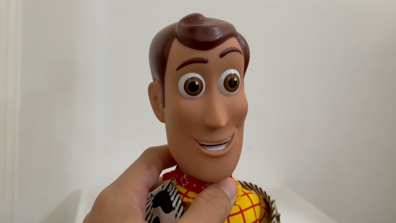 Обзор говорящей фигурки Вуди из магазина Disney Store + распаковка + детектор игрушек с Баззом #d...