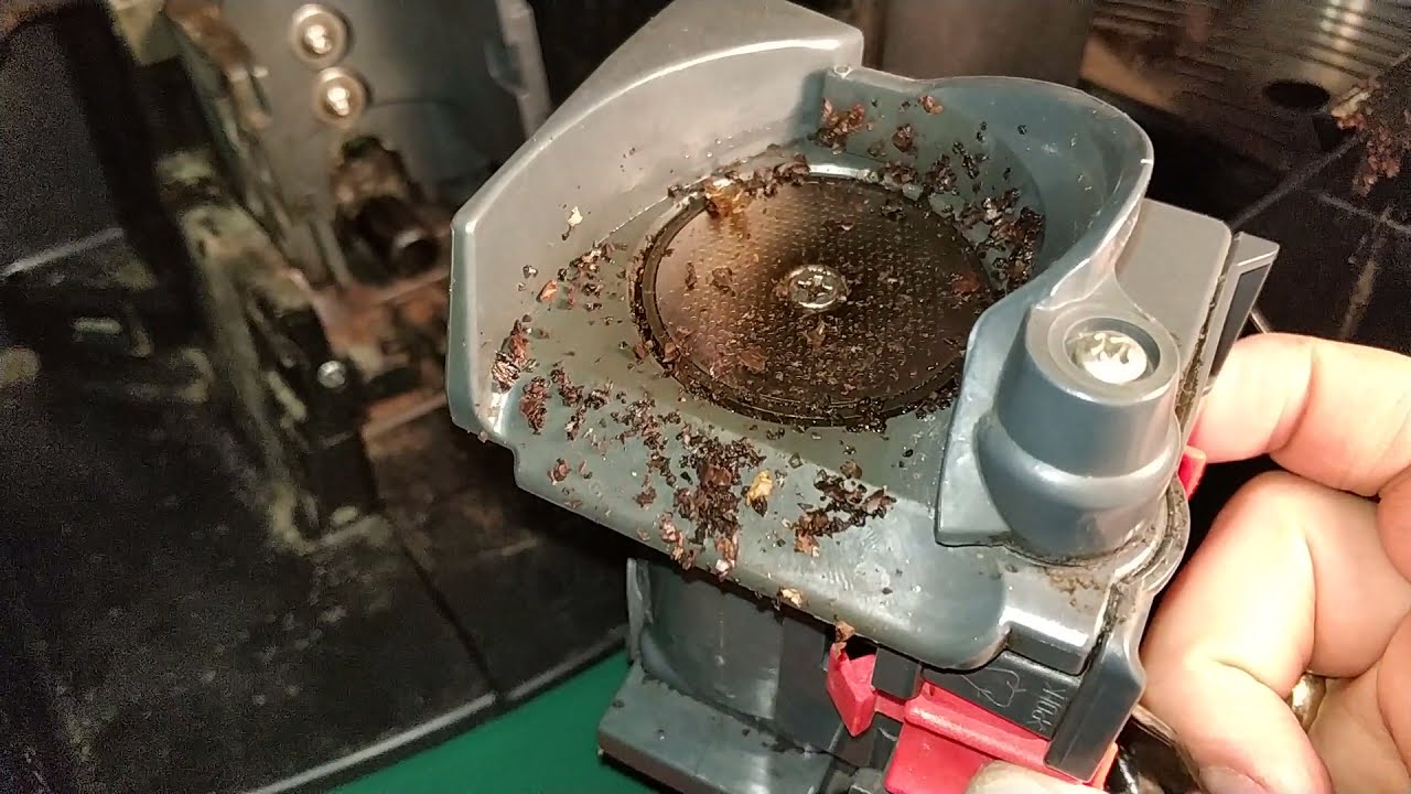 DeLonghi Magnifica - część 4 - wyjęcie grupy parzącej