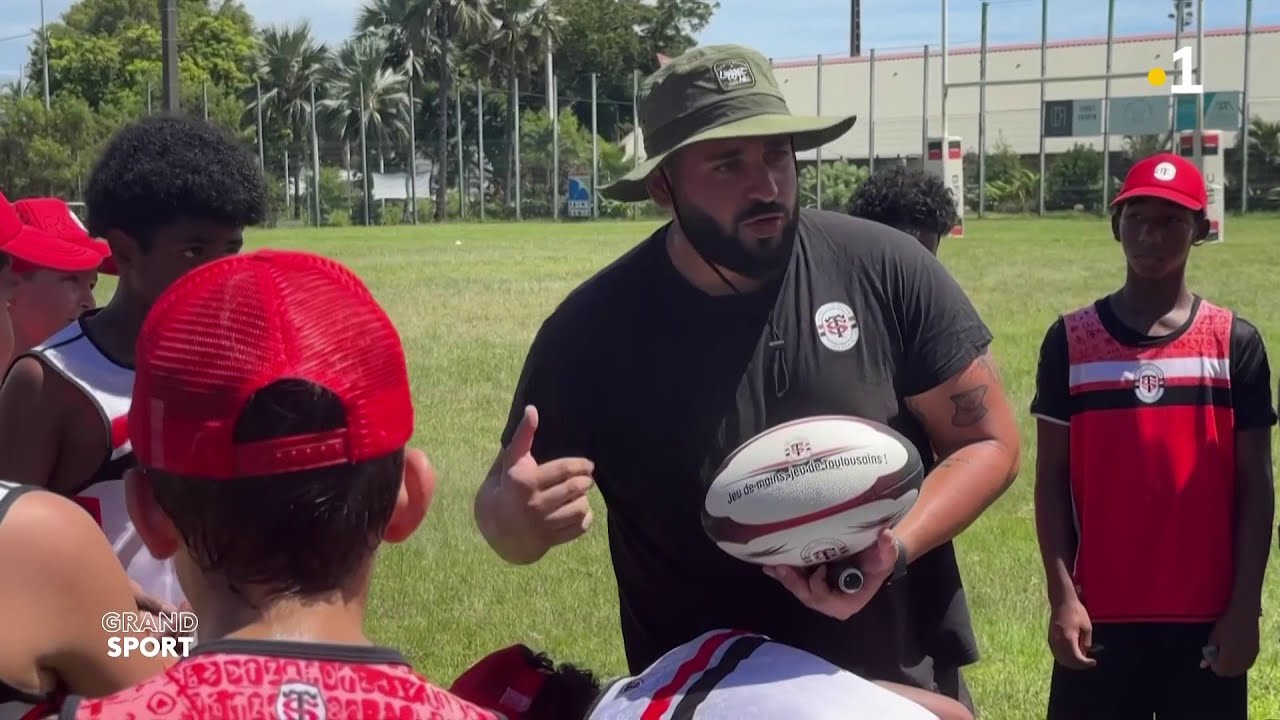 Emile Ntamack était à La Réunion pour un stage avec de jeunes rugbymen réunionnais.