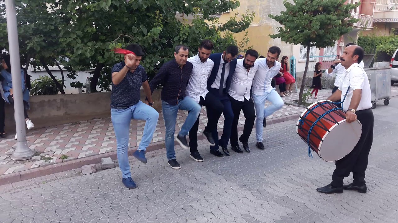 Kral yine sahnede Malatya düğünü