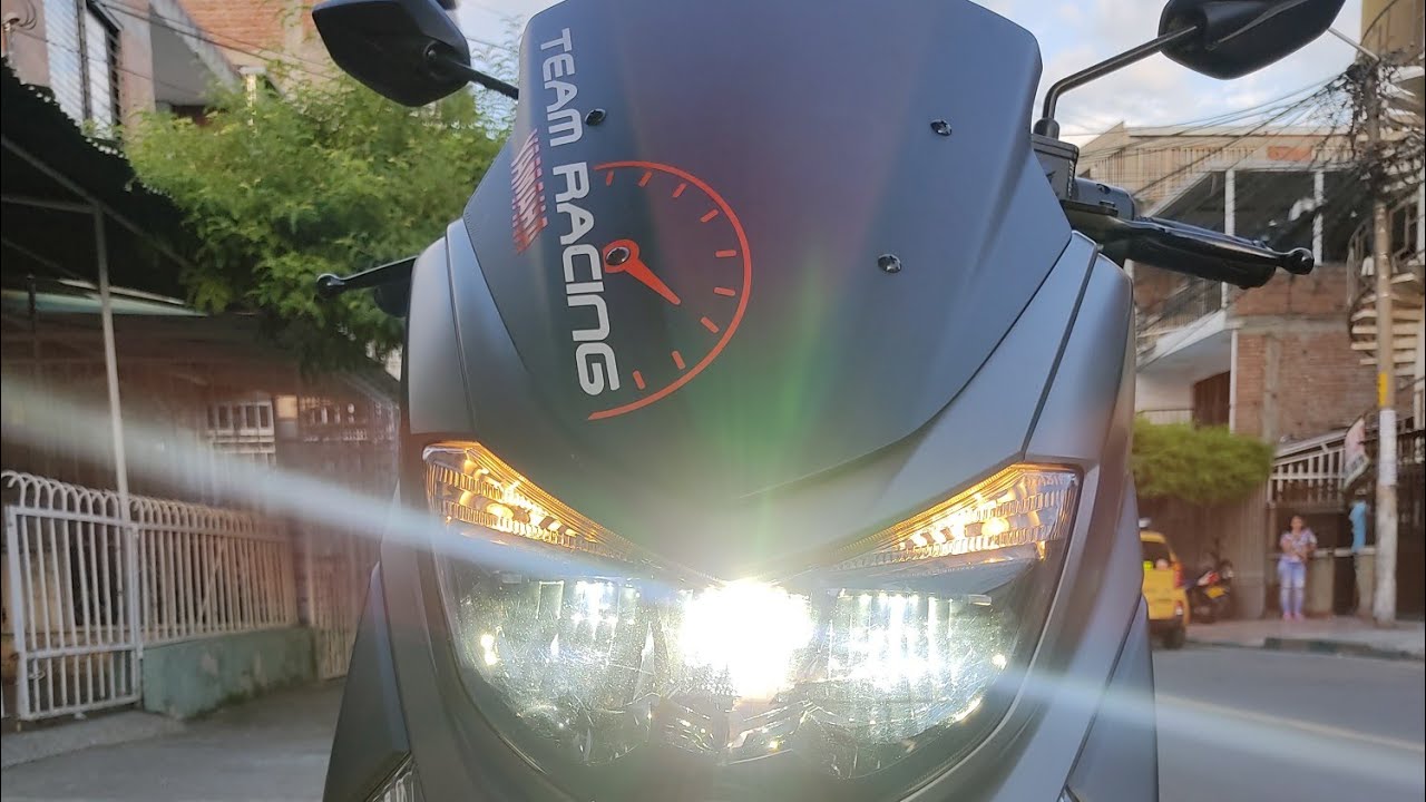 Yamaha Nmax 155 Prueba de manejo- La moto que está de moda!