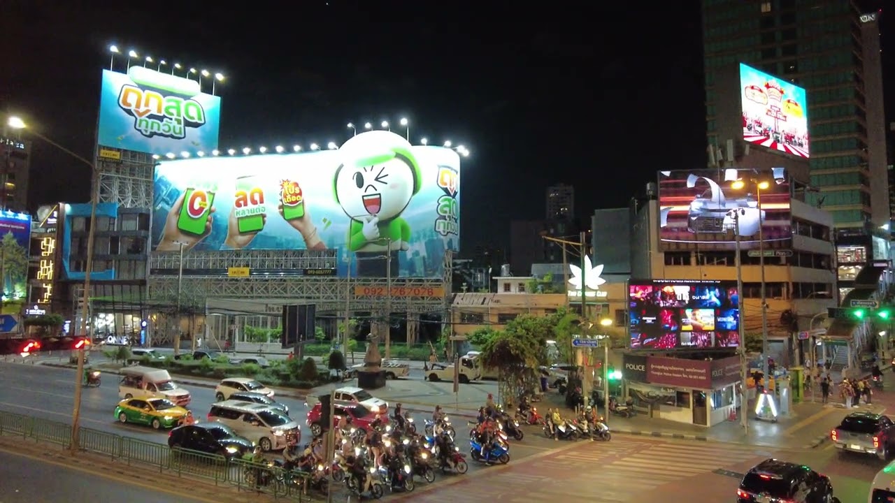 [4K] Sukhumvit Road, Terminal 21 Plaza, Bangkok, Thailand (Asok station)