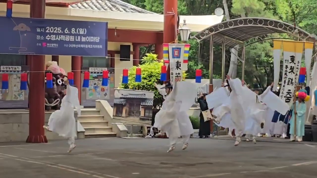 동래학춤 Korean traditional dance