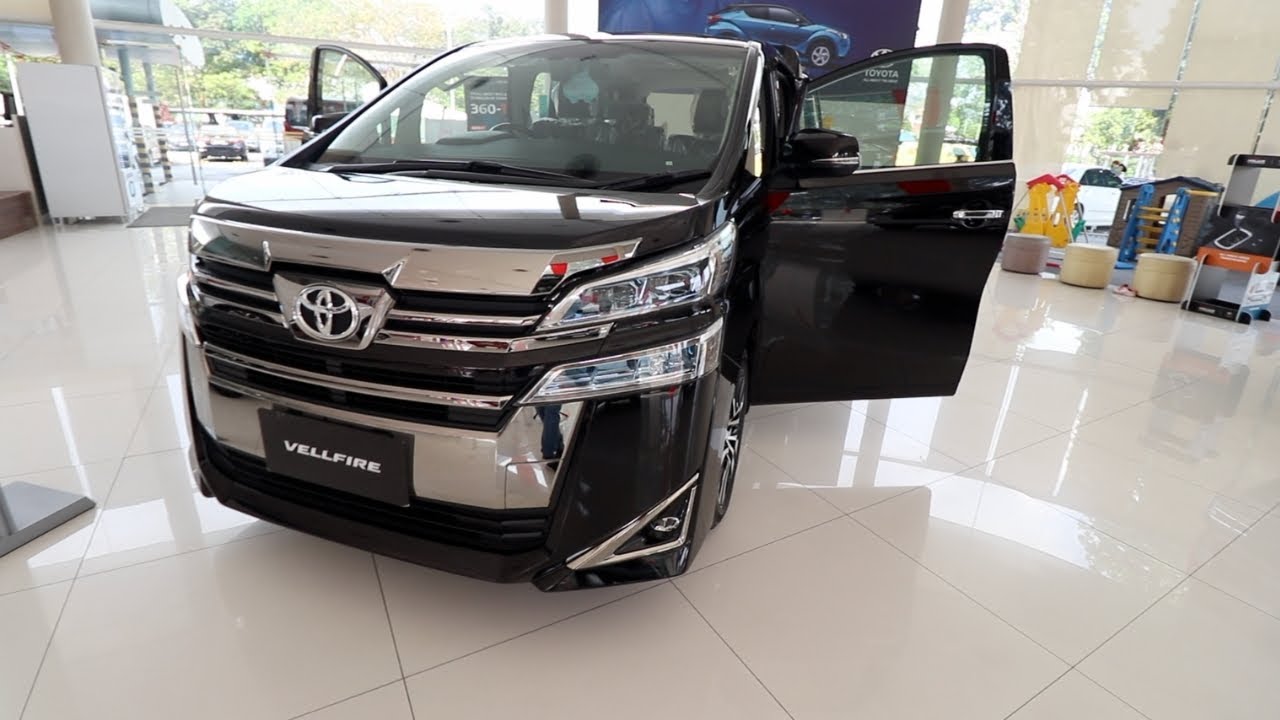 Toyota Vellfire | इसके अंदर Innova फिट हो जाए