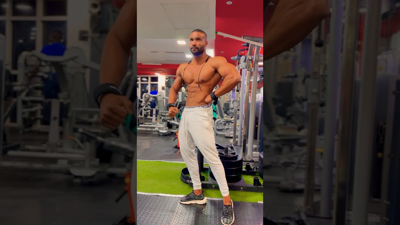 Confira o shape 🤪 #motivation #academia #bodybuilding #fitnnes #fitnesscenter #asthetic #lifestyle