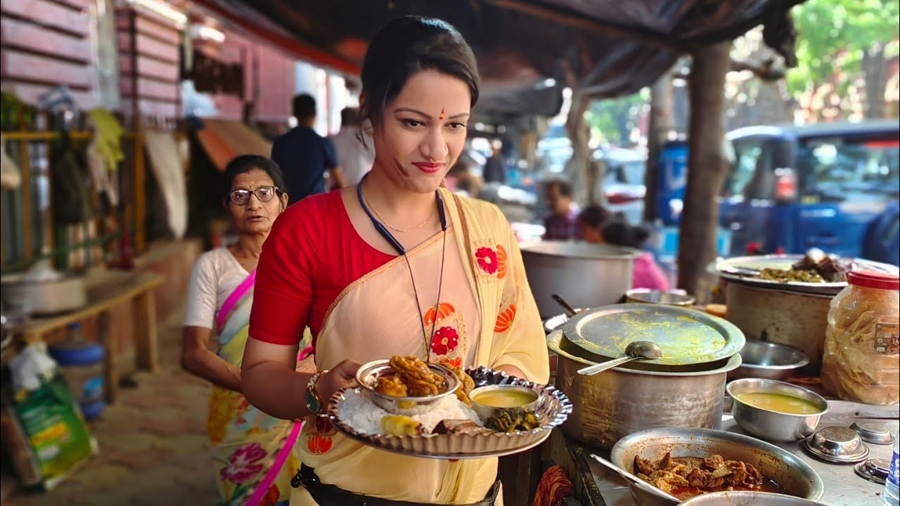 Hard Working Beautyful Lady of Kolkata Selling Lunch Time Food Rs 40 Only | Bengali Street Food