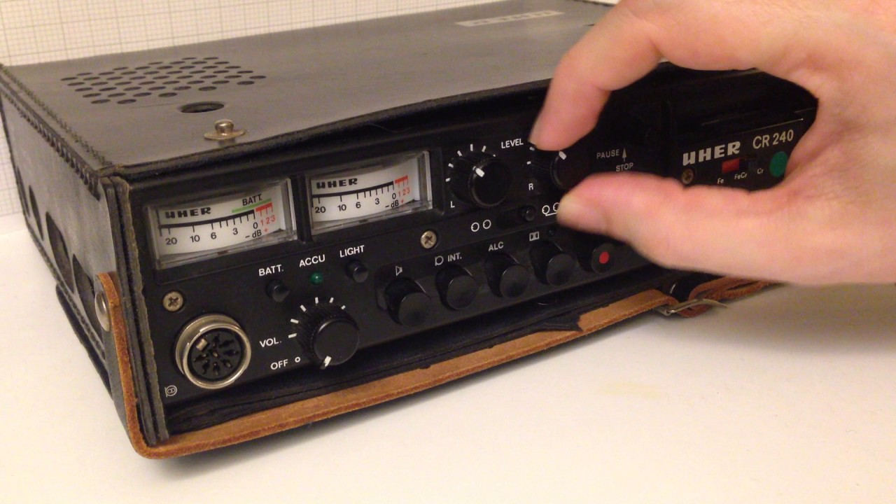 Uher CR240 - Portable Cassette Recorder - Knob Feel Review