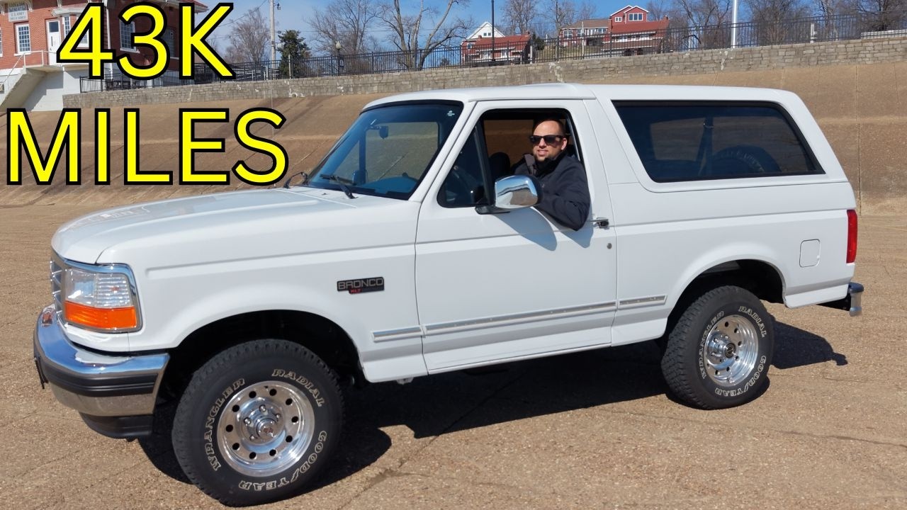 43K-Mile 1996 Ford Bronco… White & Blue Time Capsule