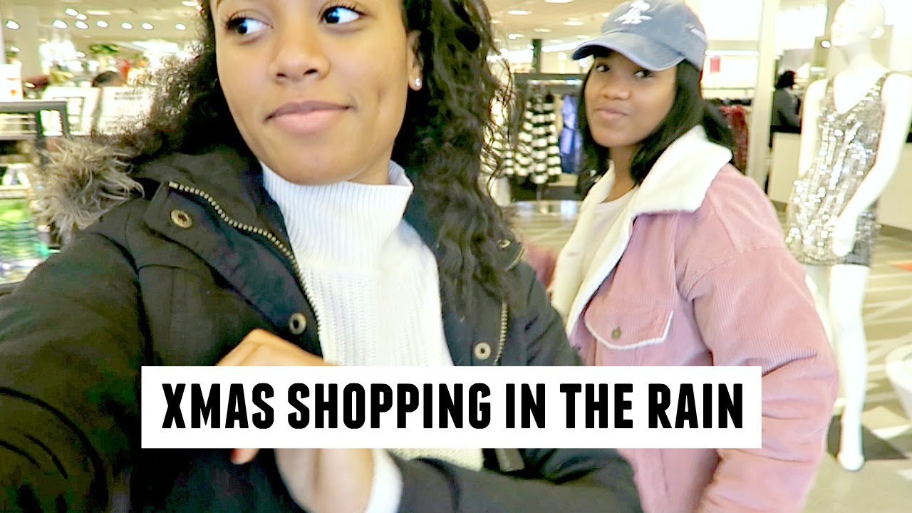 CHRISTMAS SHOPPING IN THE RAIN | Happy Vlogadays 17