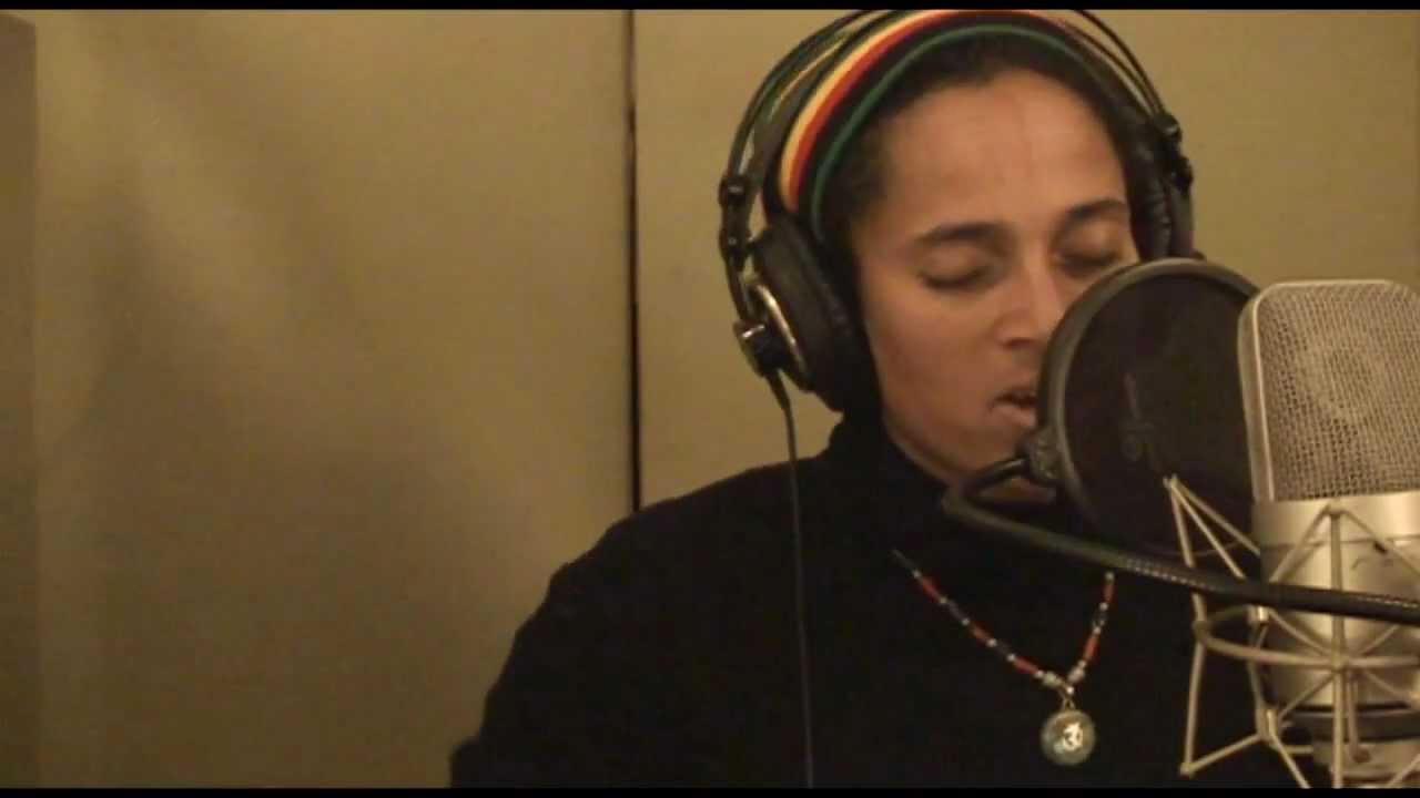 Gabin- Slow dancing dans la maison feat. Zstar ( aka Zee Gachette ) stolen studio moments