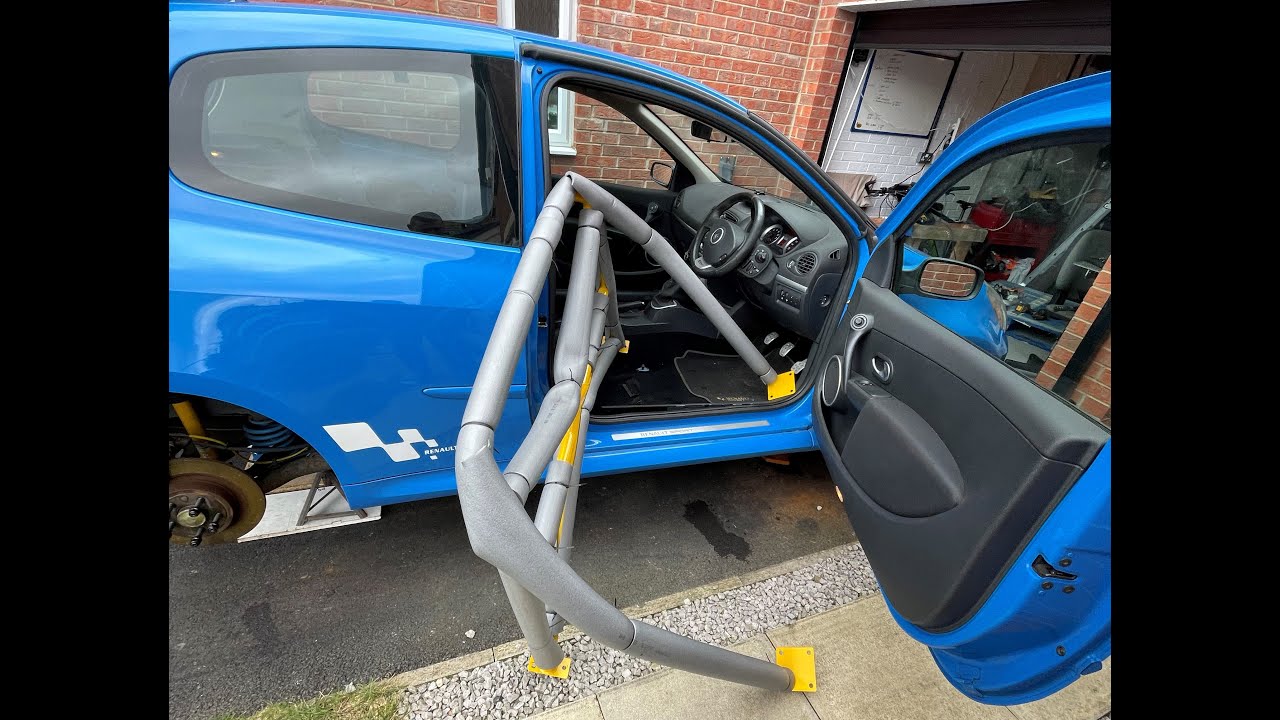 Renault Meglio (197/200) Track prep, Brake ducts fail, Roll cage, Wheel studs, Wheels and tyres.
