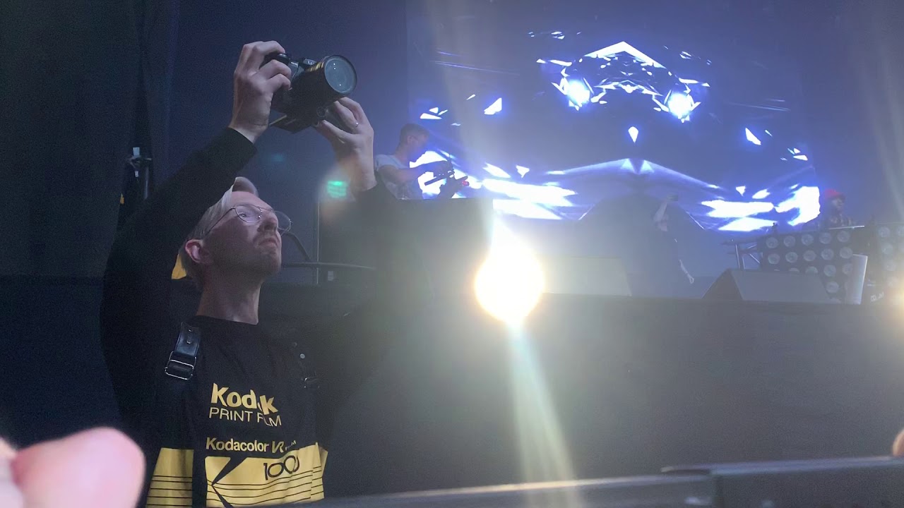 12 07 WE Moksi Belter get down