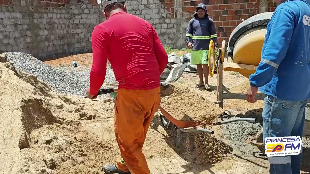AMAAVA promove mutirão para construir calçada da instituição