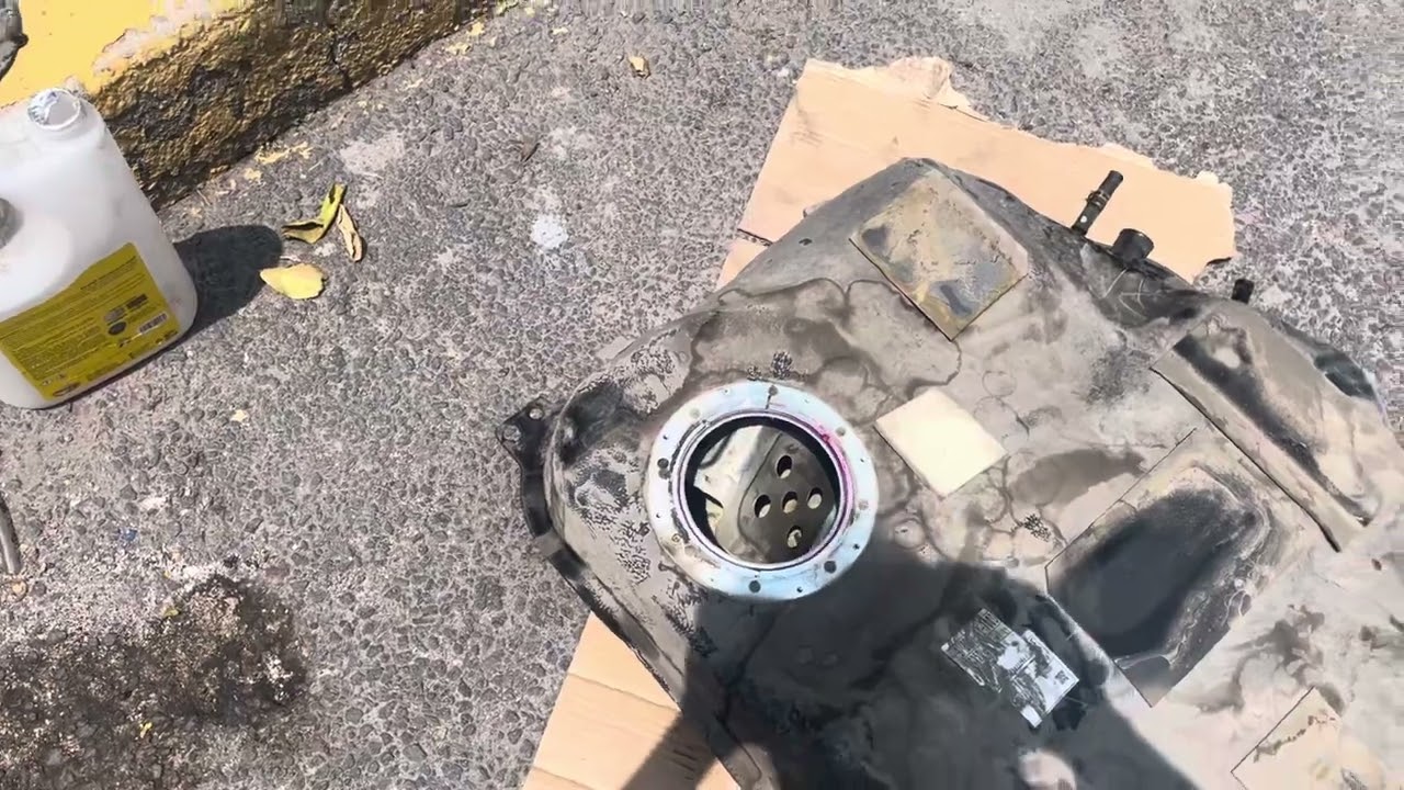 Ruido en tanque de gasolina/ cómo eliminar el rompeolas en Mazda 3 2010 a 2013 2da generación.