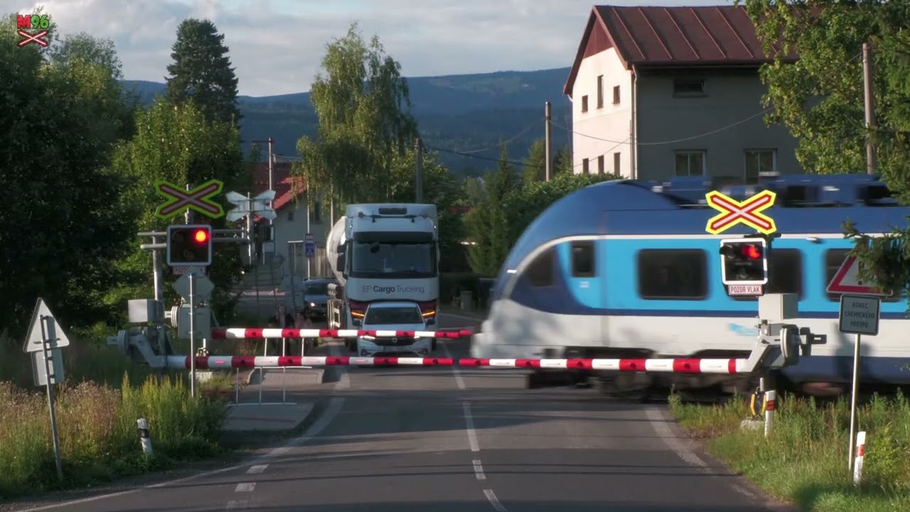 Železniční přejezd Kunčice nad Labem #1 [P4517] - 23.7.2025 / Czech railroad crossing