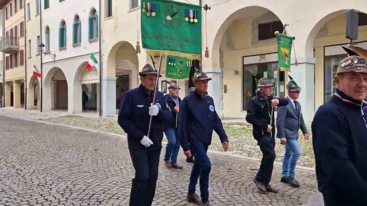 Penne Nere in città: la sfilata del 13° Raduno del 