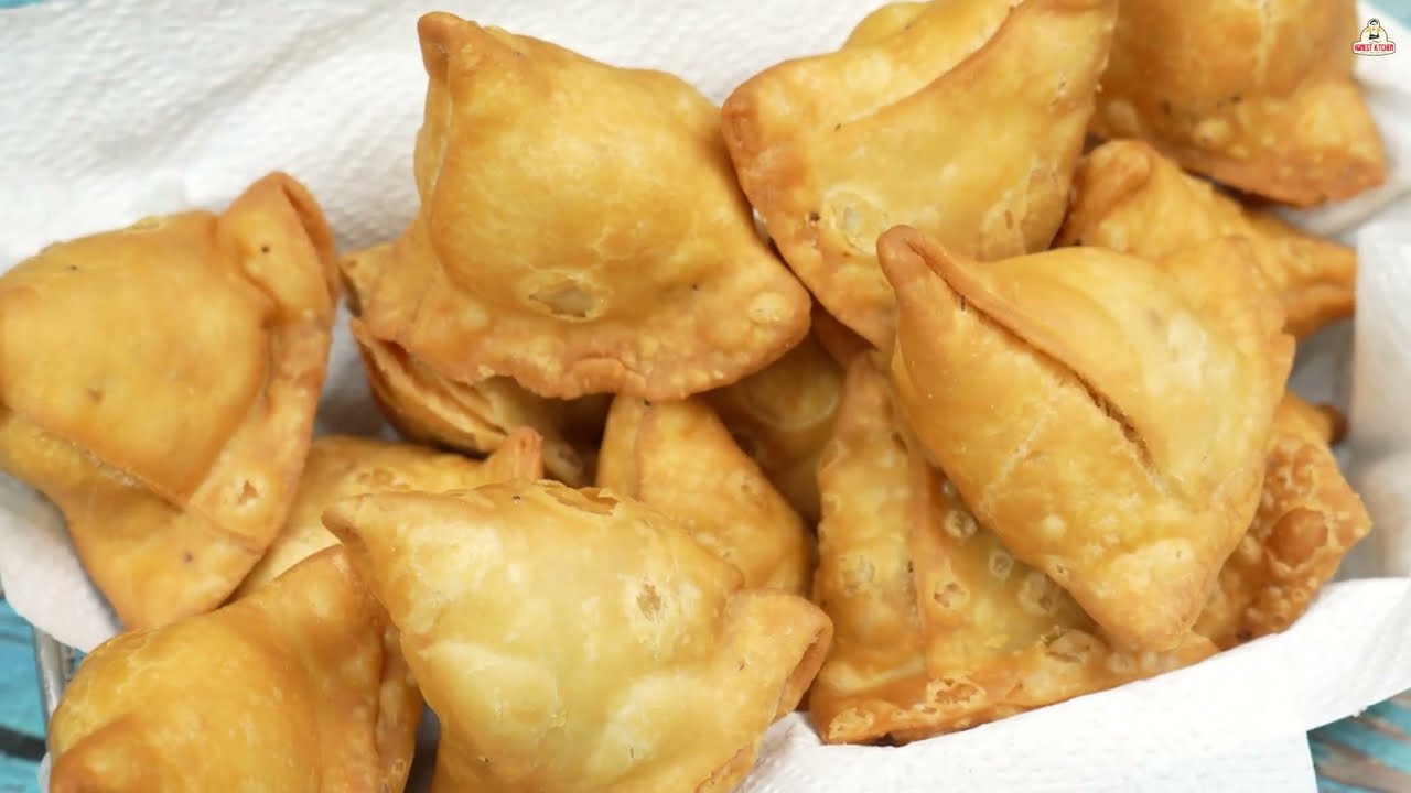 स्ट्रीट स्टाइल मिनी समोसा बनाने की विधि लेकिन बिना आलू के | Street Style Mini Paneer Tikka Samosa