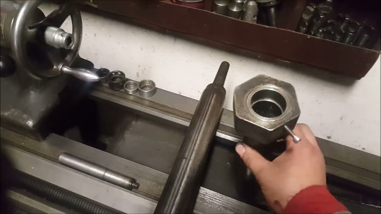 Strojní vratidlo na řezání závitů na soustruhu