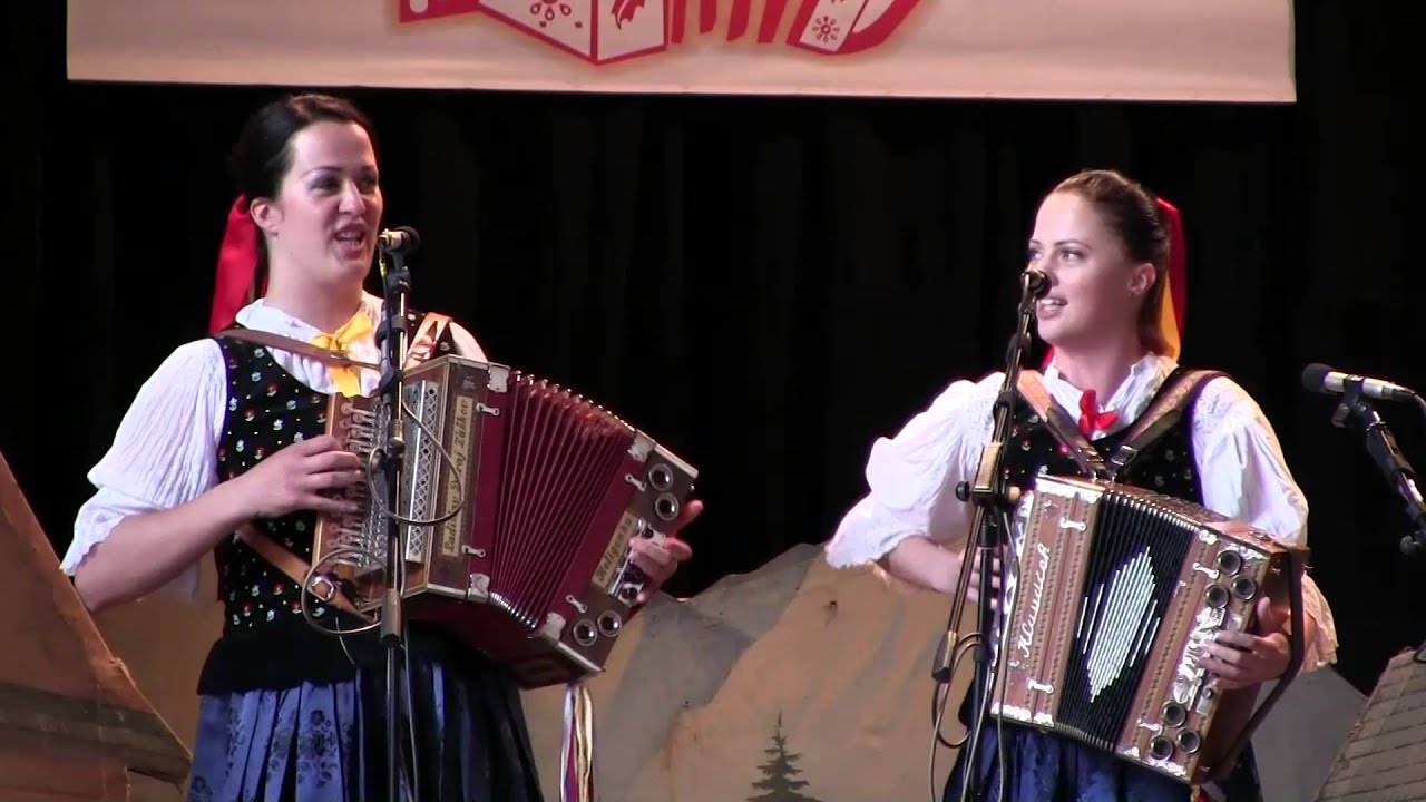 Heligonka   Sestry Bacmaňákové  Oravská Lesná 2015