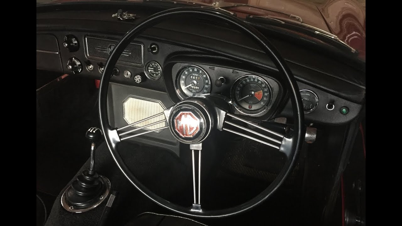 Renowacja samochodu MGB GT Rolling z 1969 roku &ndash; wnętrze