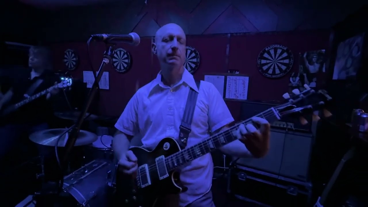 Silkworm playing “(I Hope U) Don’t Survive” at Loose Cobra 9/26/2025