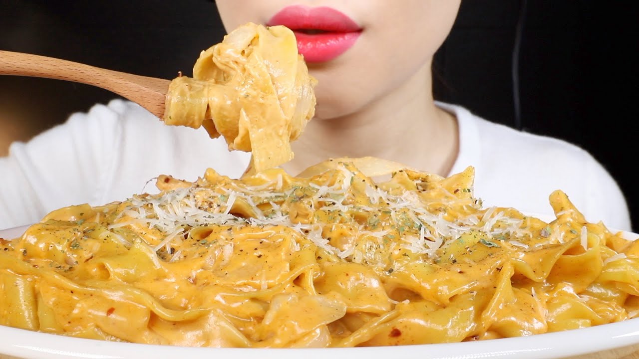 ASMR Creamy and Cheesy Gochujang Rose Pasta Eating Sounds Mukbang
