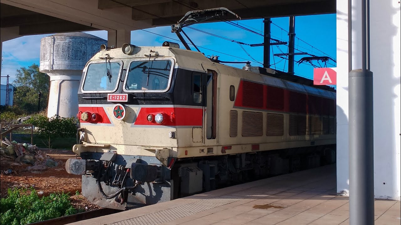 Départ de La HITACHI E-1262 en TL N°151 vers Tanger ville 