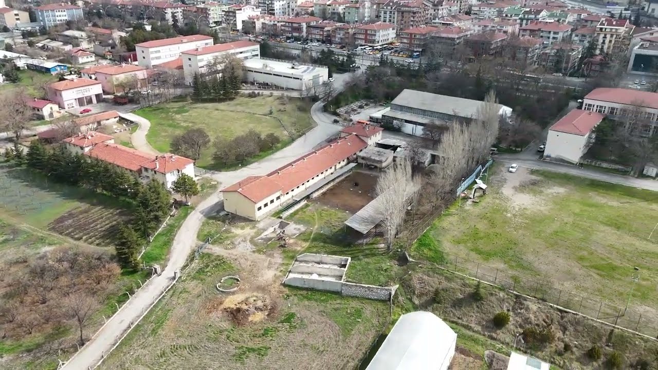 Ankara Üniversitesi Ziraat Fakültesi Yerleşkesi // Drone Görüntüsü - 3 // DJI Mini 4 Pro