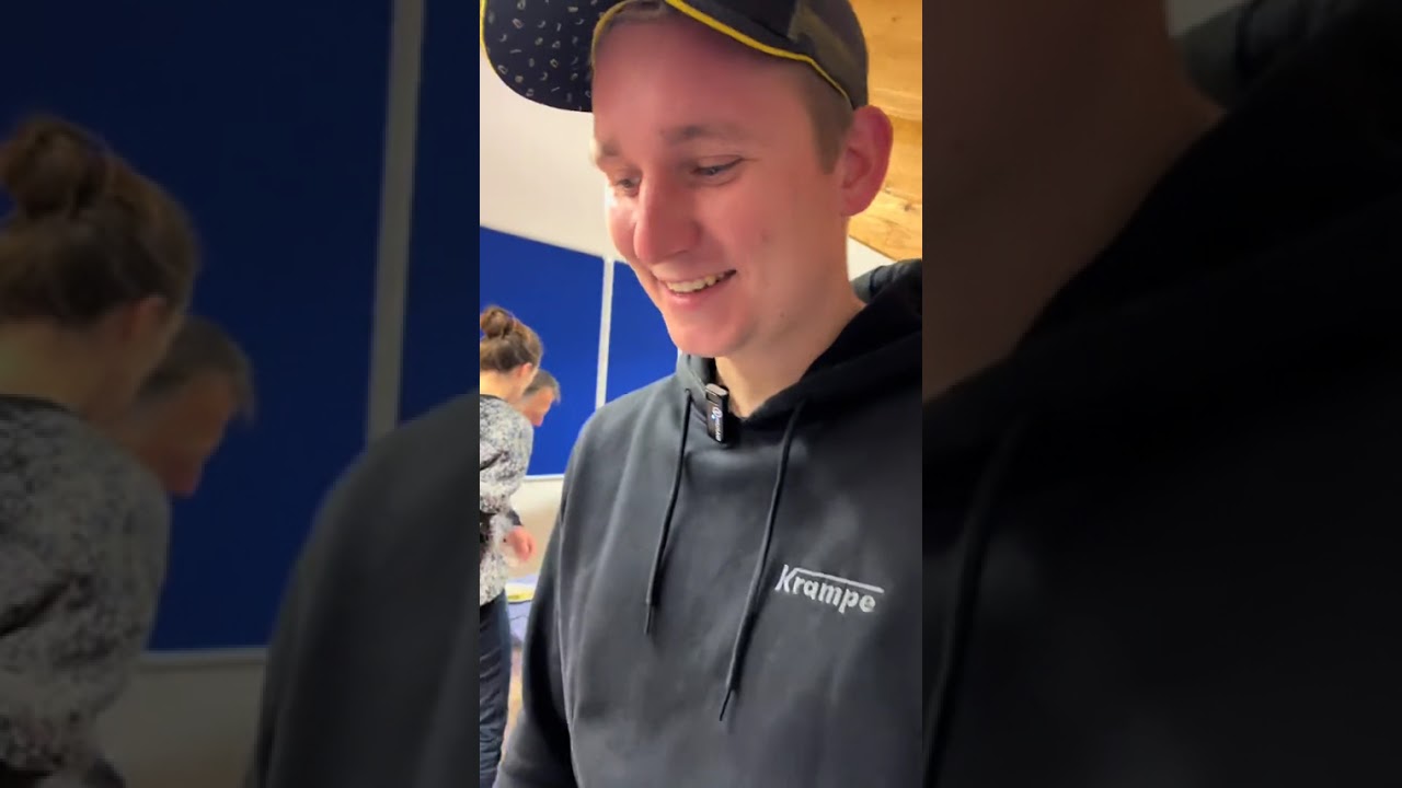 Aujourd’hui je vous enmene avec moi apprendre à racler de la raclette 😍 car au championnats d