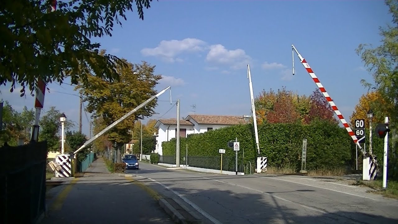 Spoorwegovergang Montebelluna (I) // Railroad crossing // Passaggio a livello