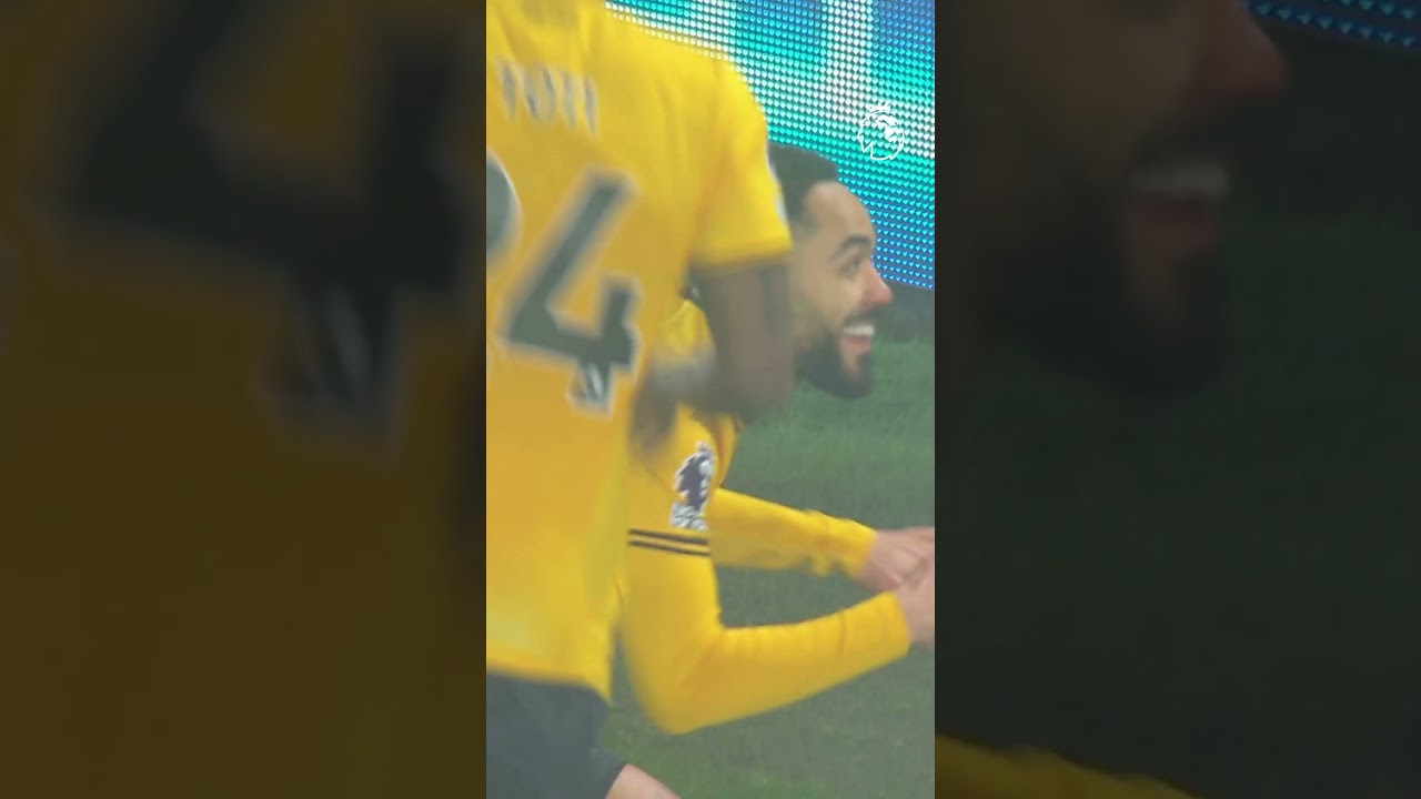 Matheus Cunha scores from a corner! 😱
