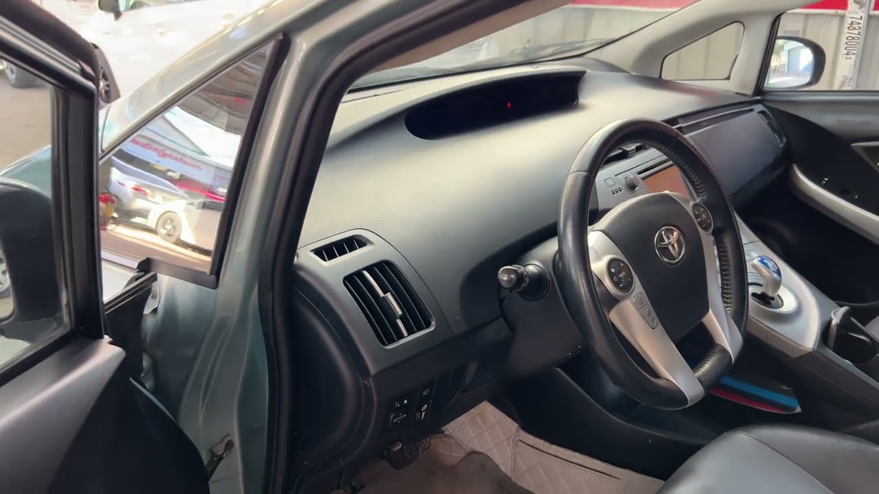 Prius012 option5 18500$ 086388788