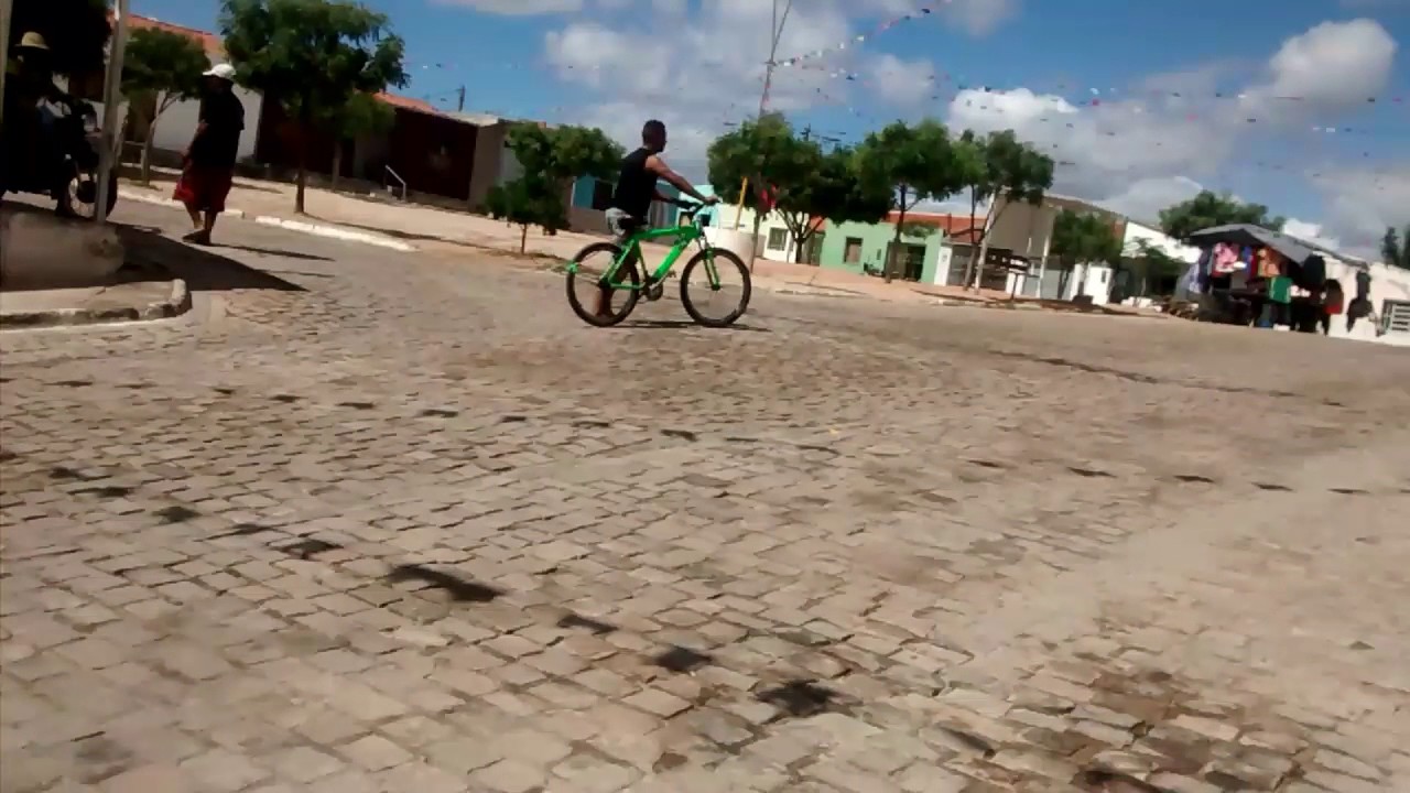 Andr&eacute; do grau sem o pneu da frente 👍