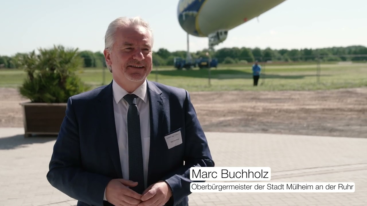 Premiere gelungen: Zeppelin NT zur Stippvisite im Luftschiffhangar Mülheim