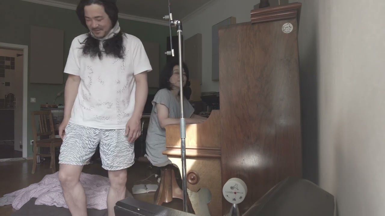 At the Studio, Munich , white orbs? ミュンヘンのスタジオにて白い妖精？..